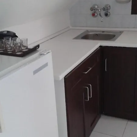 Adel Vendeghaz Hotell Balatonalmádi