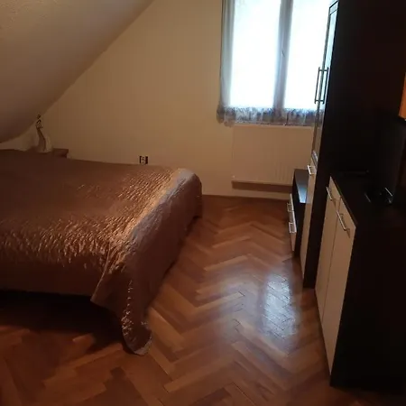 Adel Vendeghaz Hotell Balatonalmádi