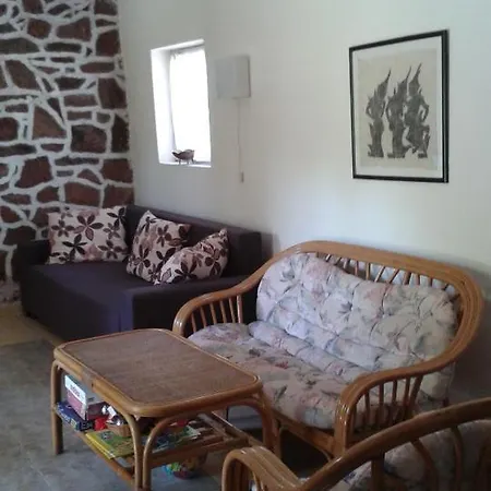Adel Vendeghaz Hotell Balatonalmádi